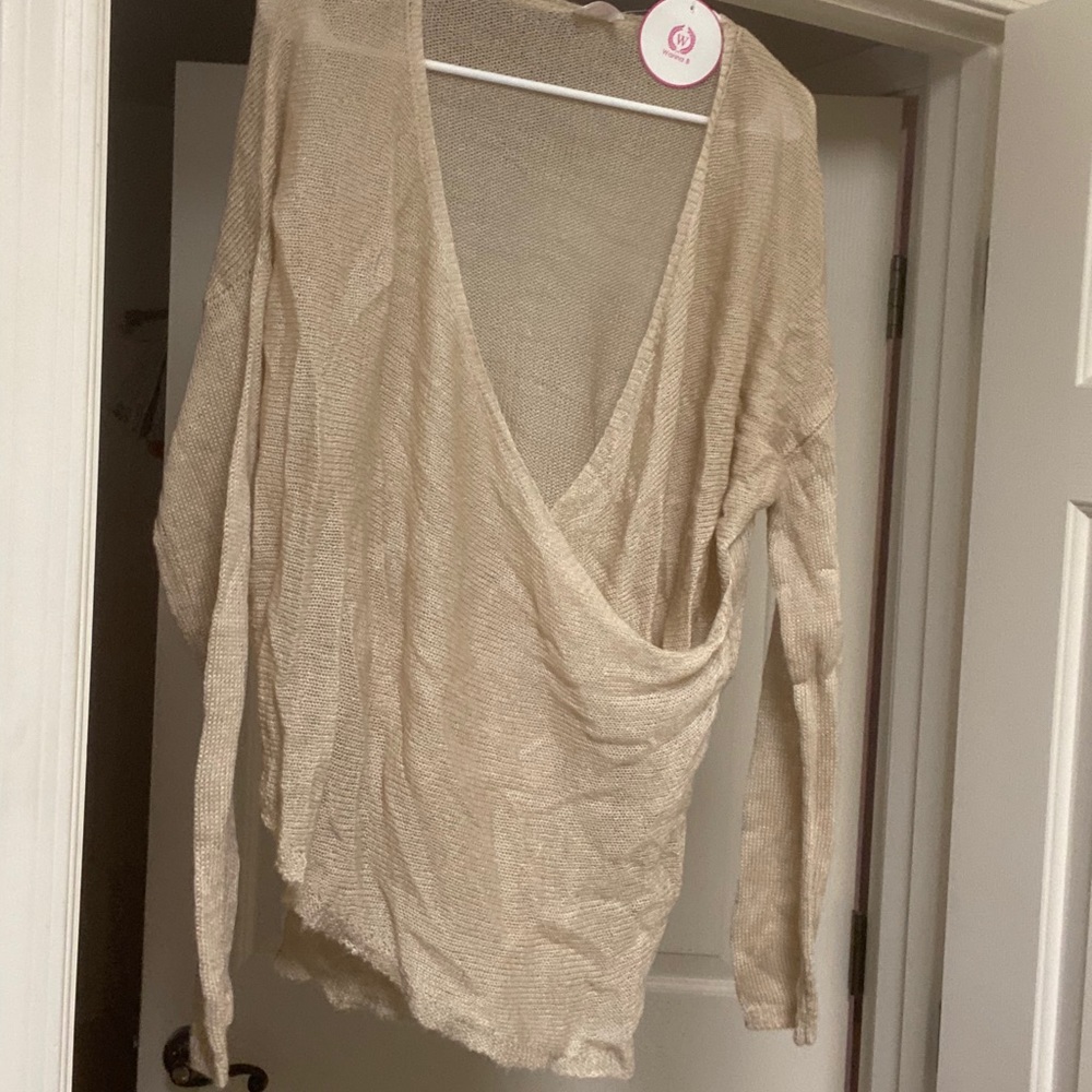 Sweater/pull over - Picture 1 of 1